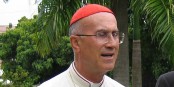 Le cardinal Tarcisio Bertone estime qu'il pourra mieux servir Dieu en jouissant d'un appartement de fonction de 600 m2. Plus la terrasse de 100 m2. Foto: Wikimedia Commons