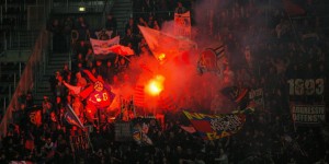 Comme ici lors du match à Salzbourg, les "supporteurs" du FC Bâle deviennent le plus grand problème du club. Foto: Werner100359 / Wikimedia Commons