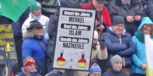 A Dresde, ils sont toujours 10 000 à manifester contre une prétendue "islamisation de l'occident"... Foto: Kalispera Dell / Wikimedia Commons / CC-BY-SA 3.0