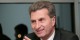 Wenn uns Günther Oettinger die Welt erklärt, fühlen wir uns gleich ein wenig besser. Foto: Jacques Grießmayer / Wikimedia Commons / CC-BY-SA 3.0