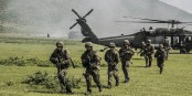 Il paraît que l'Allemagne serait prête à intervenir dans d'autres conflits comme ici au Kosovo. Foto: U.S. Army photo by Staff Sgt. Thomas Duval, Multinational Battle Group Est Public Affairs / Wikimedia Commons / PD