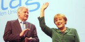 Deux qui s'entendent de moins en moins bien - Horst Seehofer et Angela Merkel. Foto: Michael Lucan, Munich / Wikimedia Commons / CC-BY-SA 3.0