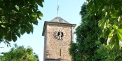 Die protestantische Jakobskirche in Herxheim am Berg. Mit der formschönen Adolf-Hitler-Glocke... Foto: Immanuel Giel / Wikimedia Commons / CC-BY-SA 3.0