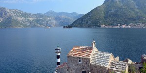Adriatique : vue sur la Baie de Kotor (Monténégro)  Foto: GZZZ / Wikimédia Commons / CC-BY-SA 4.0Int