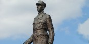 A Varsovie, o tempora, o mores : la statue du Général De Gaulle  Foto: Szczebrzeszynski / Wikimédia Commons / CC-BY-SA PD