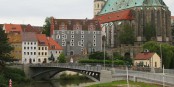 Görlitz : le pont sur la Neisse, qui relie la partie allemande de la ville à son ex-moitié devenue polonaise  Foto: Wolfgang Pehlemann Wiesbaden Germany/Wikimédia Commons/CC-BY-SA 3.0Germany