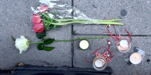 Bougies, petits objets et fleurs - expression de la mémoire des 5 victimes de l'attentat à Strasbourg le 11 Décembre 2018. Foto: (c) Nicolas Rosès 2020