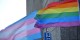 Unis dans une même lutte, les drapeaux LGBT et transgenre flottent côte à côte. Foto:  Silar / Wikimedia Commons / CC-BY-SA 4.0int