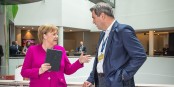 Diskutiert Angela Merkel hier bereits mit ihrem Nachfolger Markus Söder? Foto: European People's Party / Wikimedia Commons / CC-BY 2.0