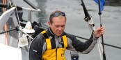 Après son naufrage lors du "Vendée Globe", le navigateur Kevin Escoffier a été secouru. Ce qui n'est pas toujours le cas de réfugiés qui subissent le même sort. Foto: Larvor / Wikimedia Commons / CC-BY-SA 3.0