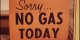 Solche Schilder hatte man zuletzt während der Öl-Krise 1973 gesehen. Dank des Brexits können viele britische Tankstellen diese Schilder wieder aus dem Keller holen. Foto: U.S. National Archives and Records Administration / Wikimedia Commons / PD