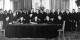 22. Januar 1963 - Charles de Gaulle und Konrad Adenauer unterzeichnen den Elysee-Vertrag. Foto: Bundesarchiv, B 145 Bild-P106816 / Unknown author / CC-BY-SA 3.0