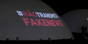 Não transmita fakenews - Ne transmettez pas de fake news. Foto: Senado Federal / Wikimedia Commons / CC-BY-2.0