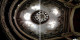 Unter der kunstvollen Decke des Straßburger Opernhauses, zu der es sich solange, bis die „Renovierung“ des Innenraumes sie vermutlich wegbetonieren wird, zu strecken gilt, soll nun erst einmal die Utopie konkret werden. Fotos: © Michael Magercord