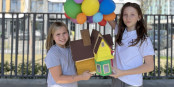 "Habiter entre ciel et terre" - ces élèves ukrainiennes aimeraient prendre leur maison et s'envoler loin, loin... Foto: Republic Kids School No 2 Kiev / CC-BY 2.0