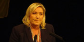 Dass Marine Le Pen gerade etwas verkniffen aus der Wäsche schaut, ist nachvollziehbar... Foto: Jérémy-Günther-Heinz-Jähnick / Wikimedia Commons / GNU 1.2