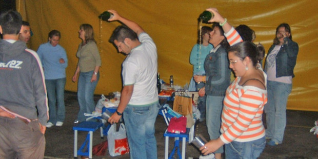 OK Cidre_Asturies_Lady_Yania_Wikimedia_Commons_CC-BY-SA-2.5