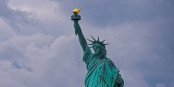 Die Freiheitsstatue bleibt also in New York, wo sie schwere Zeiten erlebt. Doch in Frankreich würde sie sich momentan auch nicht wohler fühlen... Foto: sravanthi / Wikimedia Commons / CC-BY-SA 4.0int