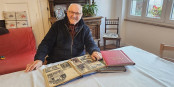 Lorsqu’il se plonge dans ses albums photos, Alphonse Steinmetz n’est pas avare de commentaires et d’anecdotes humoristiques. Foto: JM Claus / CC-BY 2.0